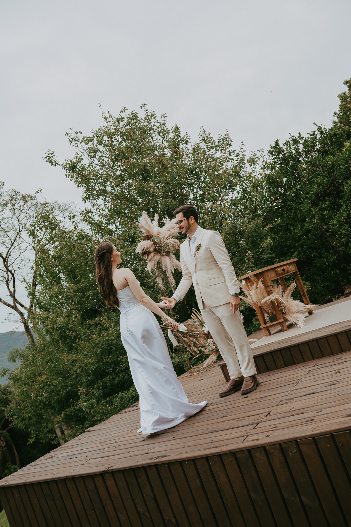 Casar na Morada dos Canyons é escolher um cenário que acolhe. Um destination wedding vivido com leveza, silêncio e intenção.