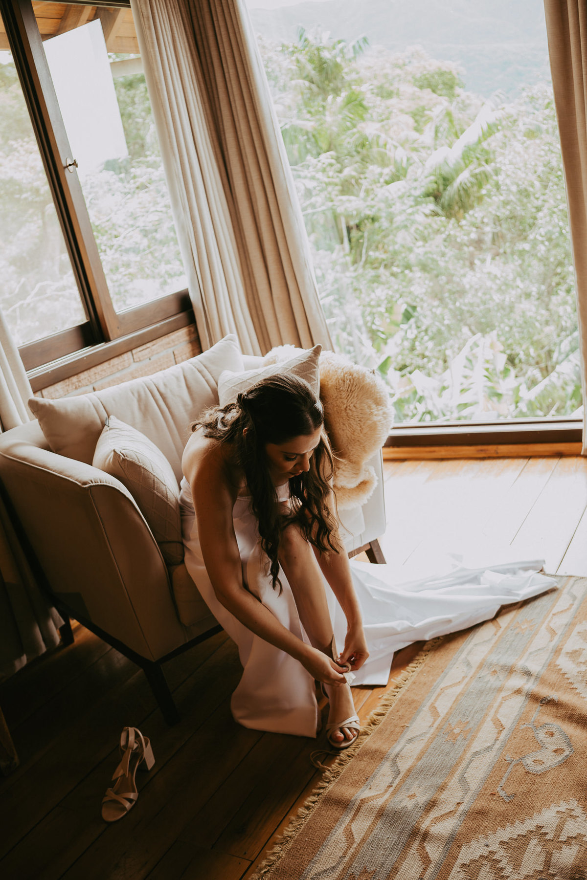 otografar o making of em um destination wedding é acompanhar o início da história. Casamento intimista vivido na Morada dos Canyons, no tempo do casal.

