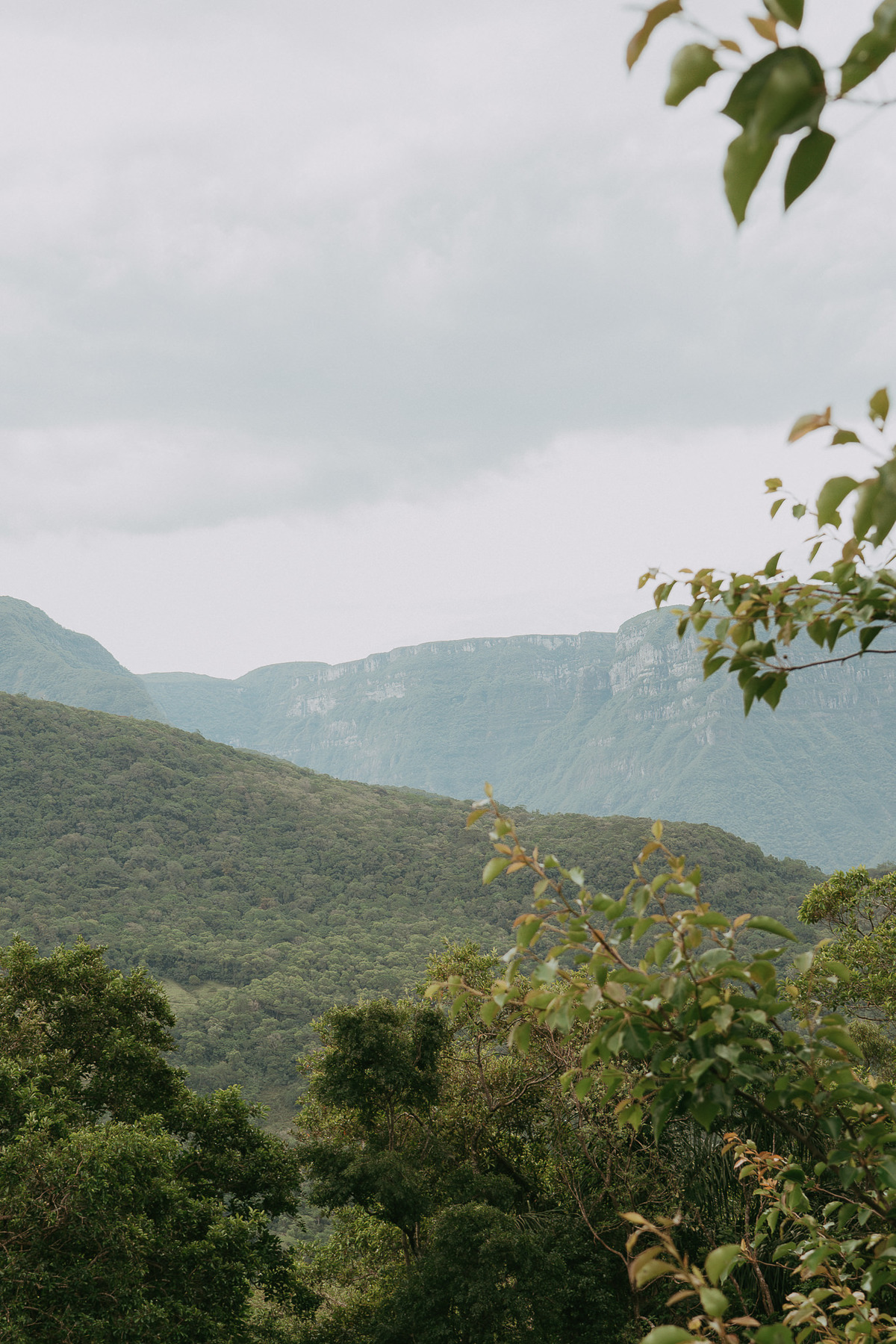 Casamento intimista em Praia Grande, SC. Destination wedding na Morada dos Canyons, vivido com verdade.