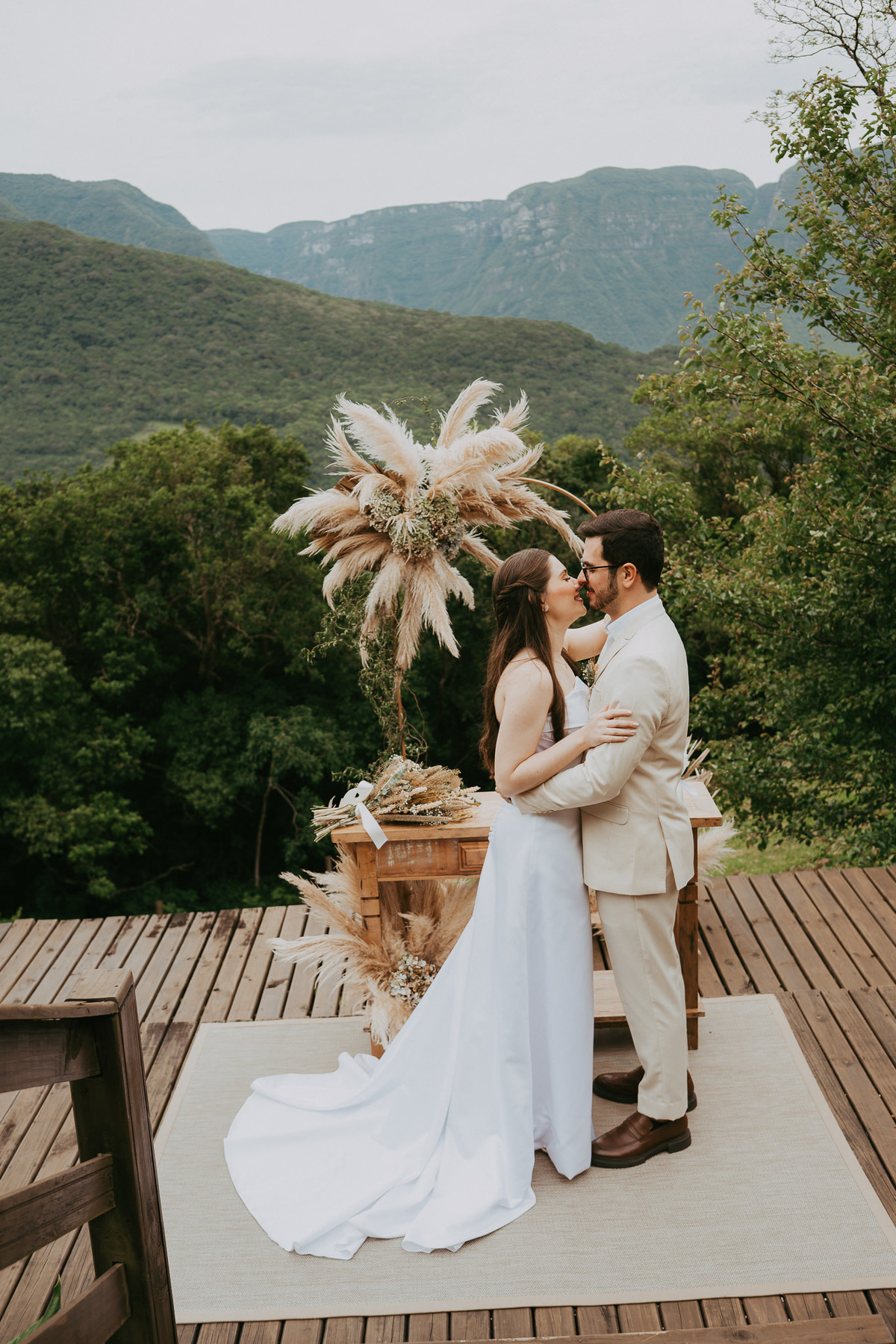Um casamento intimista em meio à natureza da Morada dos Canyons. Destination wedding pensado para ser experiência, não apenas evento.