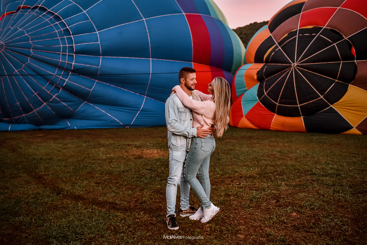 ensaio casal no voo de balão de ar quente