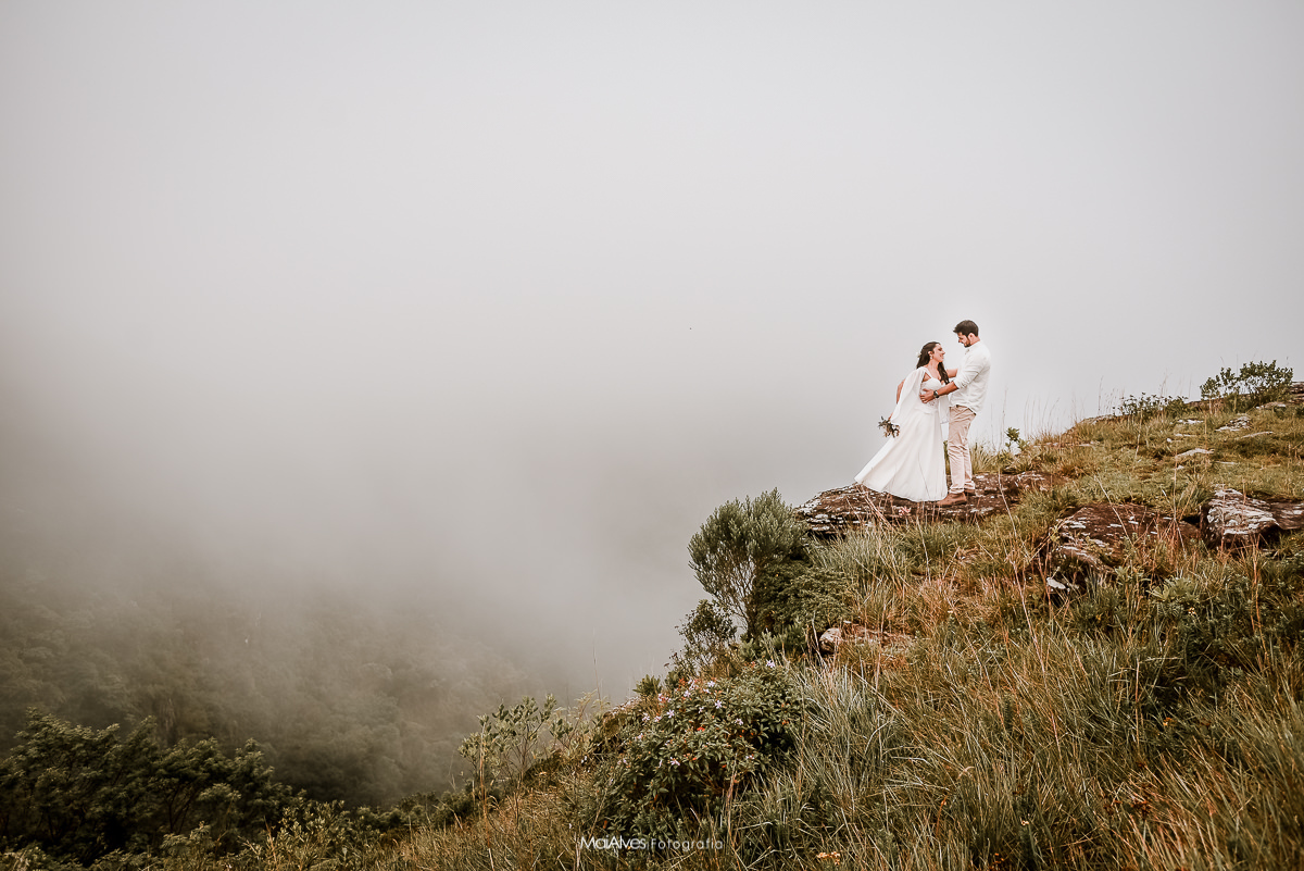 índios coroados com neblina 