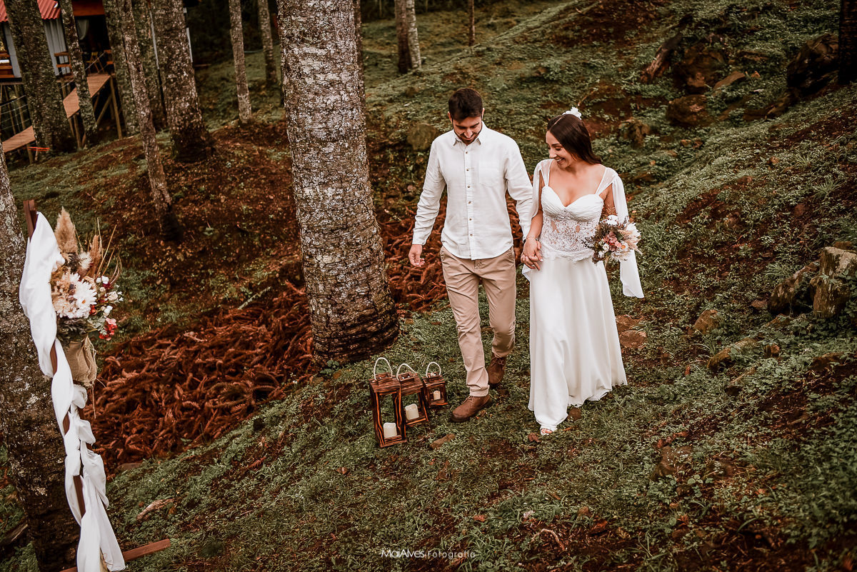 entrada dos noivos no elopement wedding