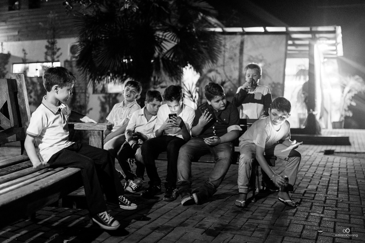 crianças brincando no casamento