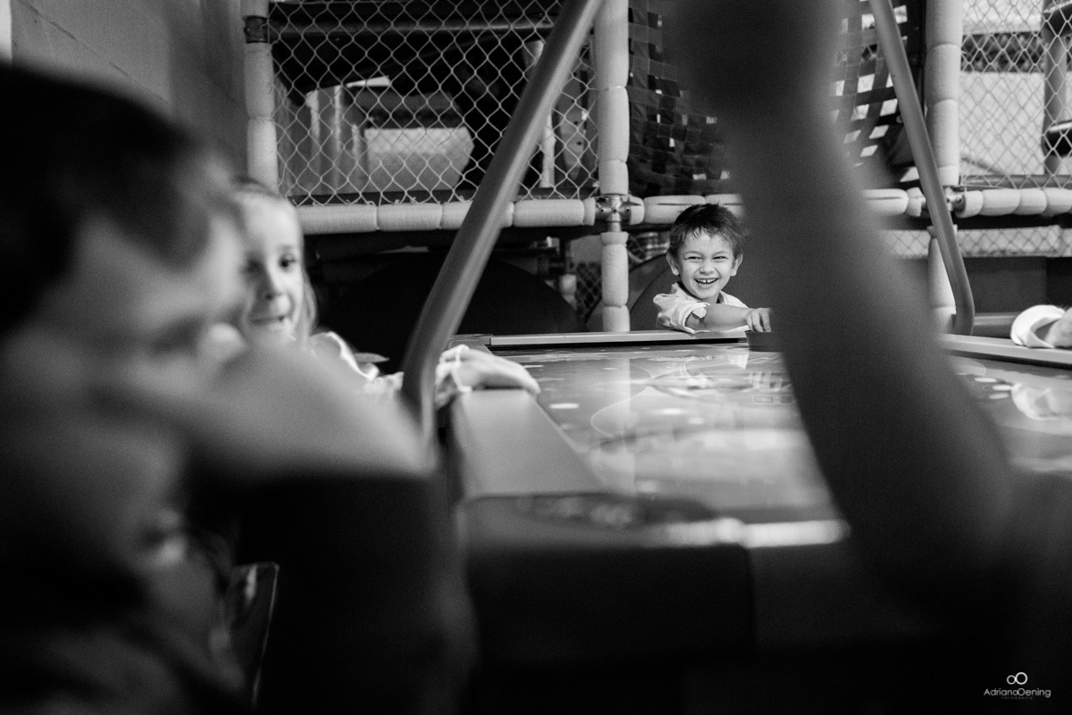 crianças brincando na festa