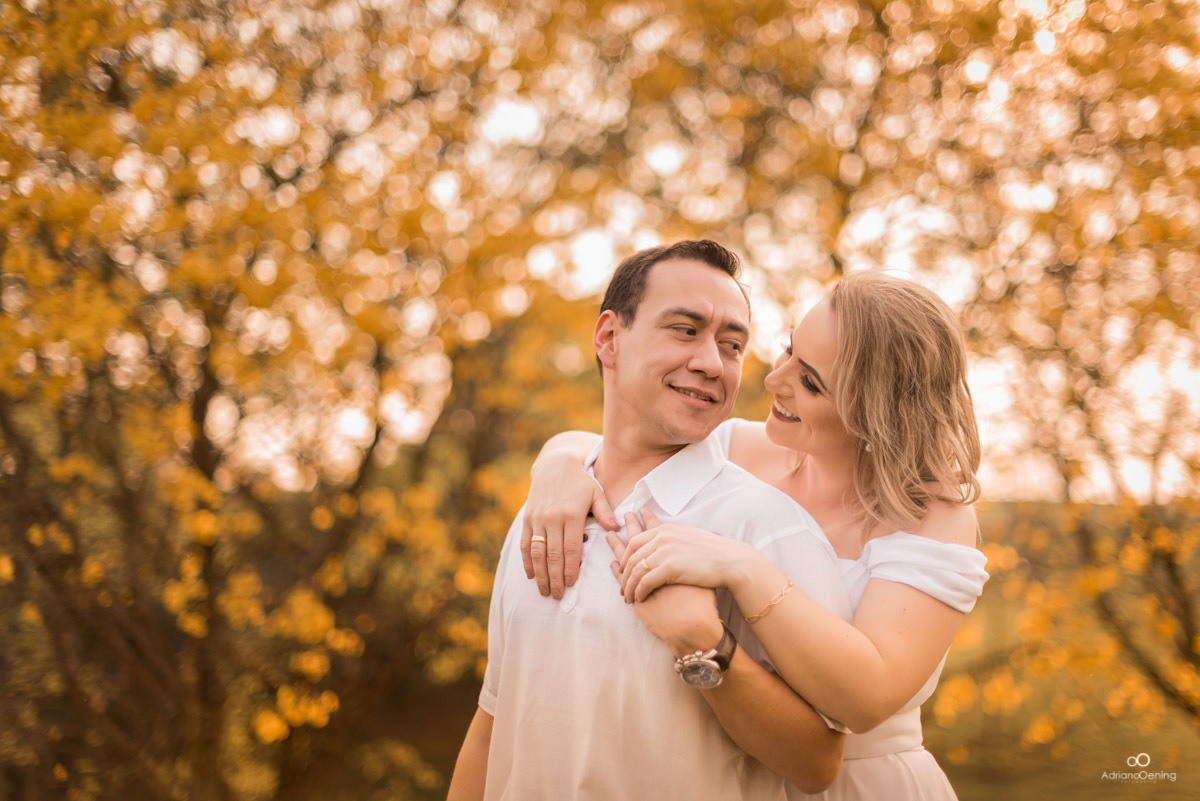 ensaio de noivos nos ipês floridos