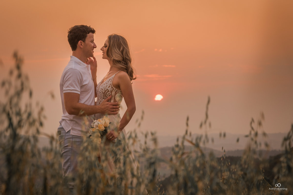 noivos no por do sol