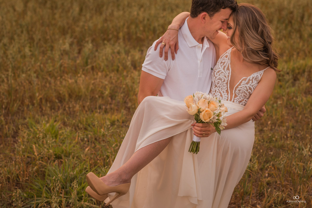 carregando a noiva no colo