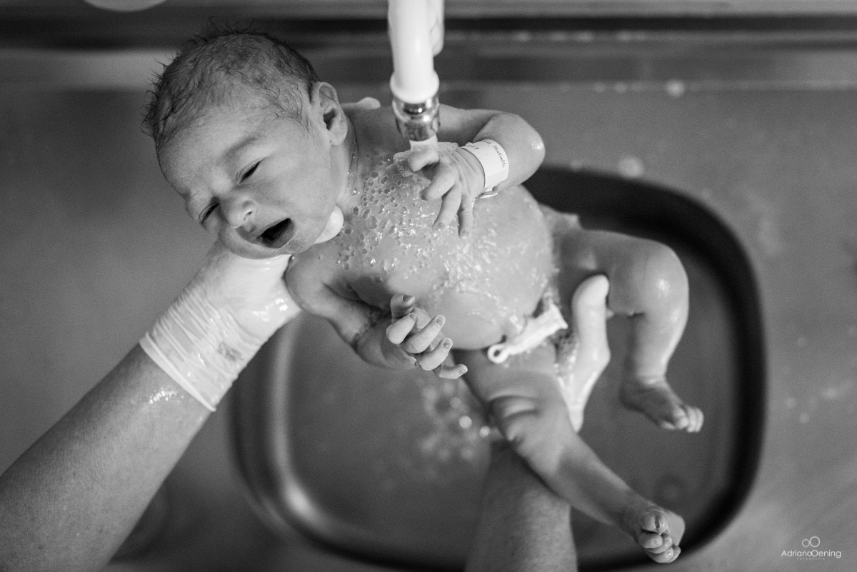 o primeiro banho da Laura