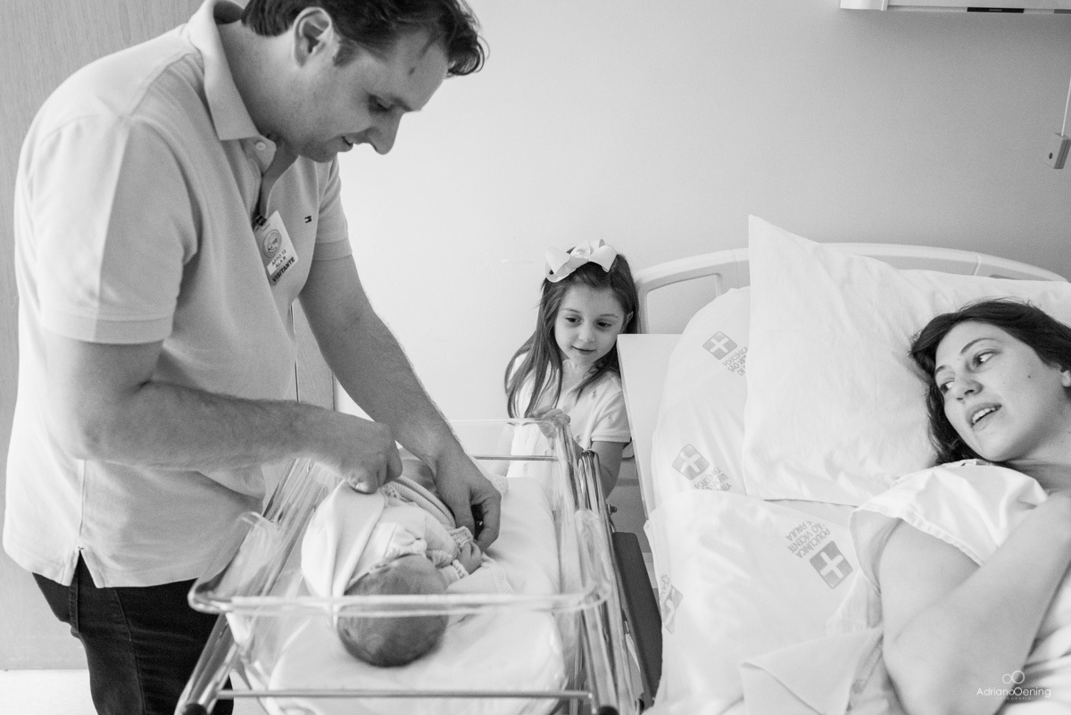 família reunida pela primeira vez após o parto