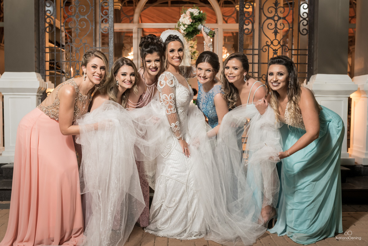 as madrinhas com a noiva