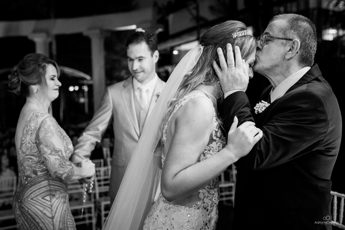 o beijo do pai no dia do casamento