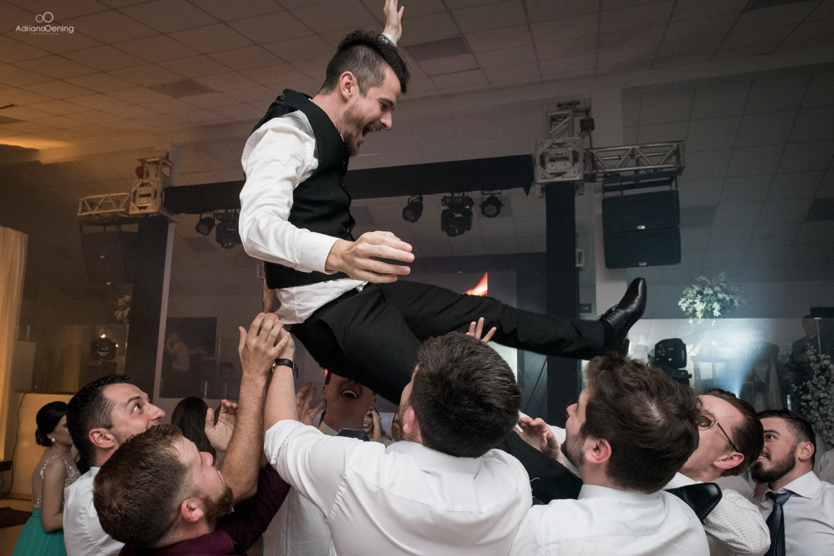 jogando noivo pro ar