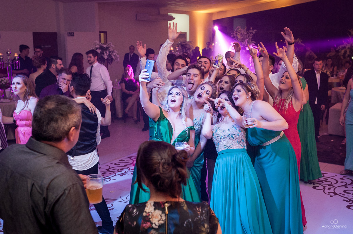 selfie da patotinha no casamento de Juliana e Andrey