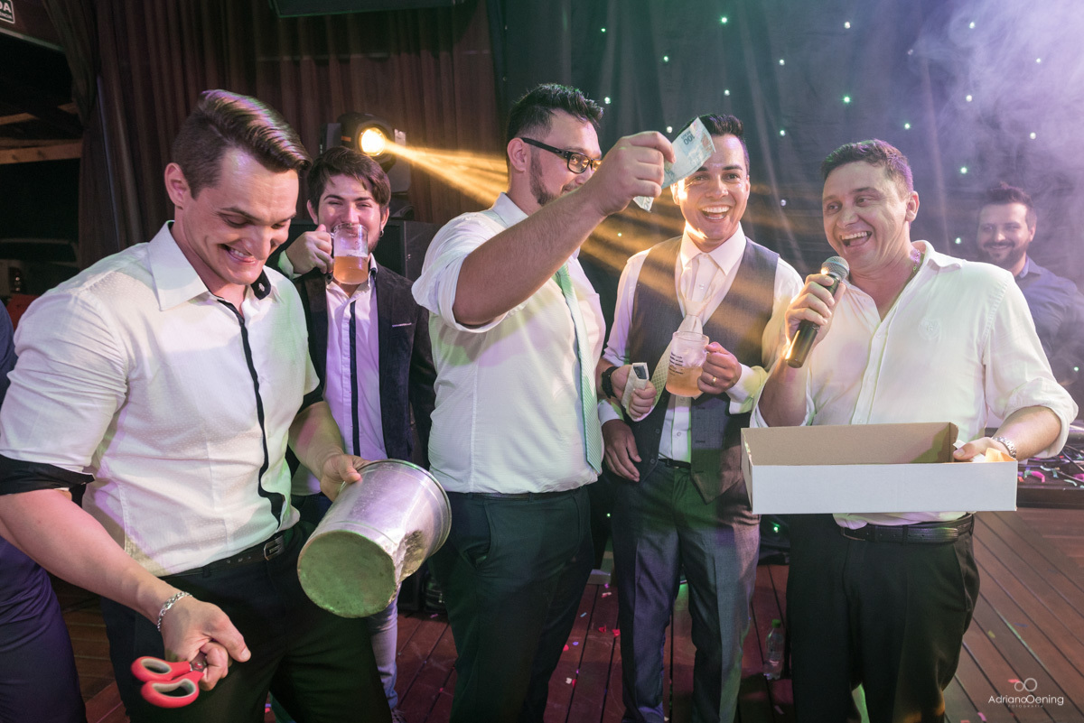 Casamento de Débora e Jackson realizado no Urio Park com fotografia de Adriano Oening