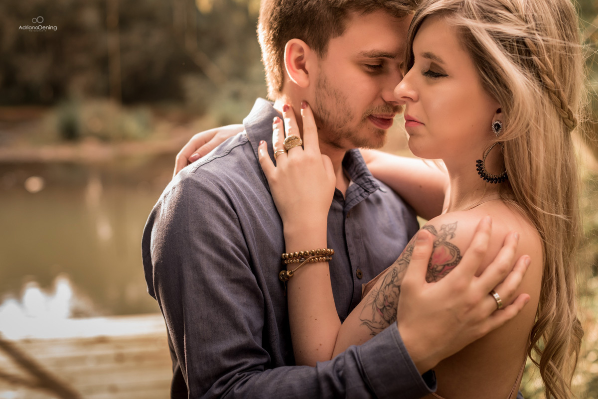 Ensaio do casal Alessandra e Marcelo realizado no Urio Park por Adriano Oening