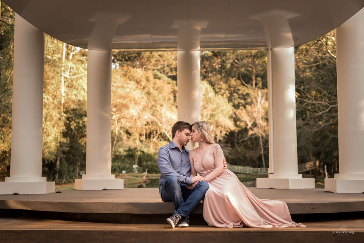 Ensaio do casal Alessandra e Marcelo realizado no Urio Park por Adriano Oening