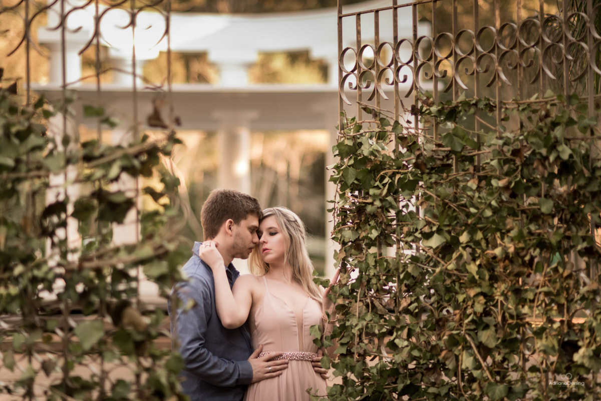 Ensaio do casal Alessandra e Marcelo realizado no Urio Park por Adriano Oening