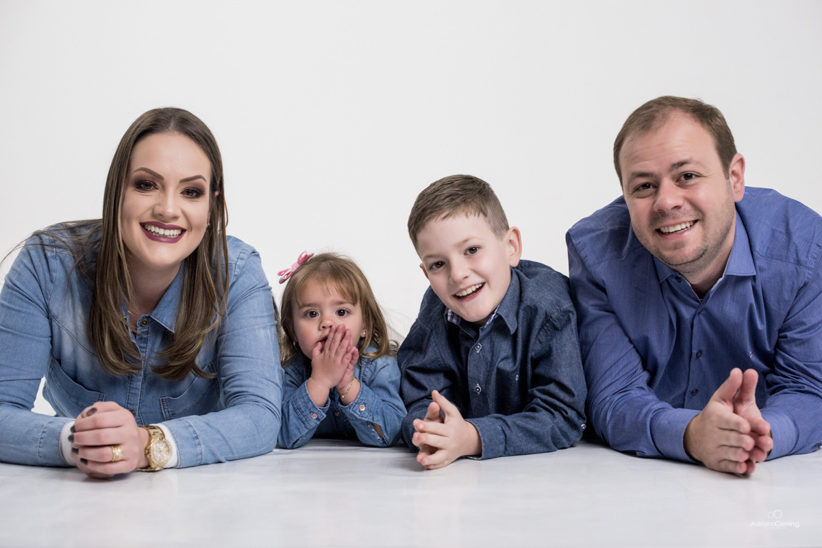 Ensaio familia no estudio fotografico Adriano Oening