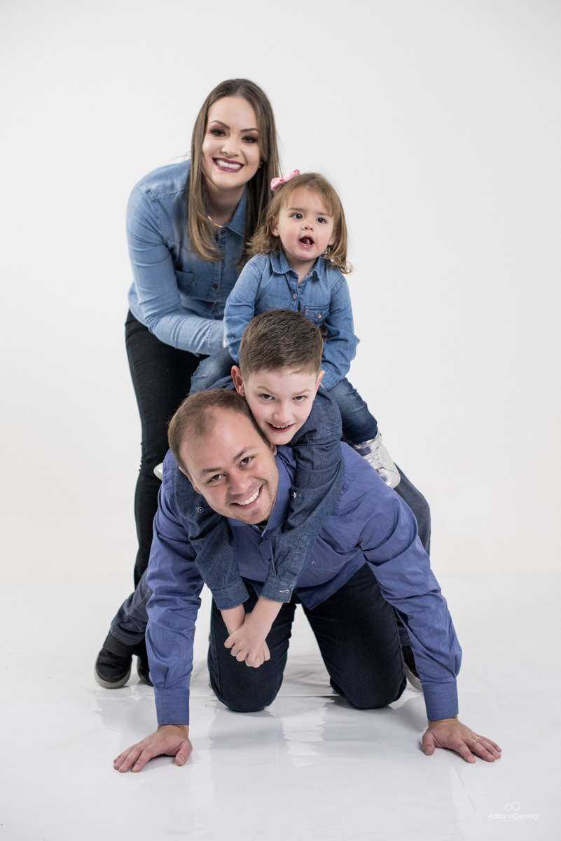 Ensaio familia no estudio fotografico Adriano Oening