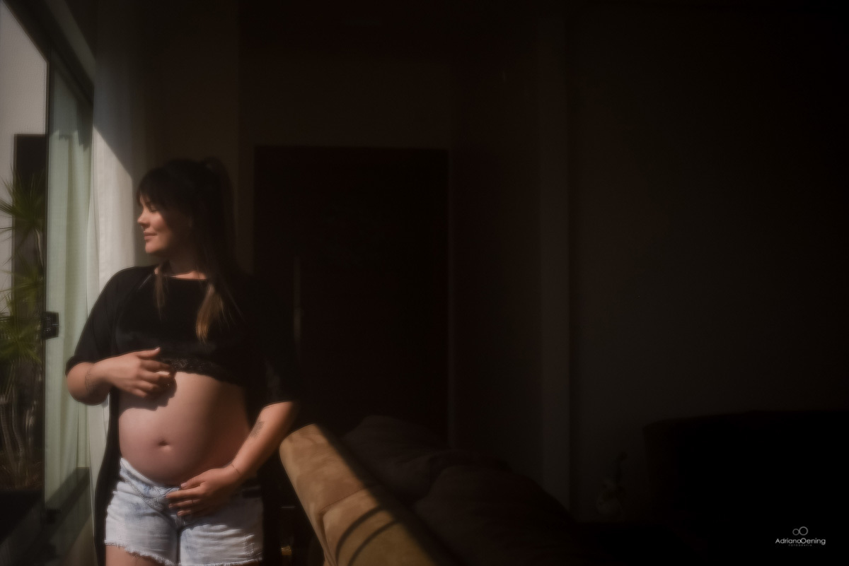 ensaio de gestante no estilo life still em casa por Adriano Oening Fotografia