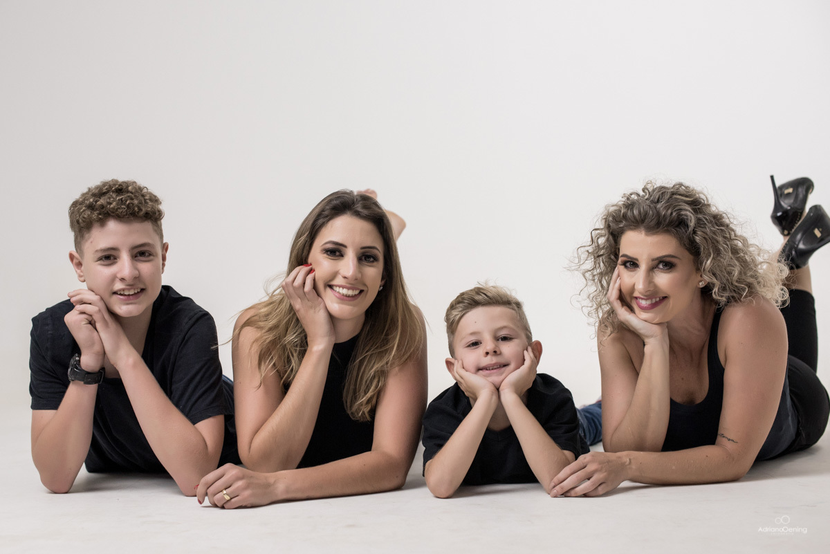 Ensaio em familia no estudio fotografico de Adriano Oening em Francisco Beltrao Pr