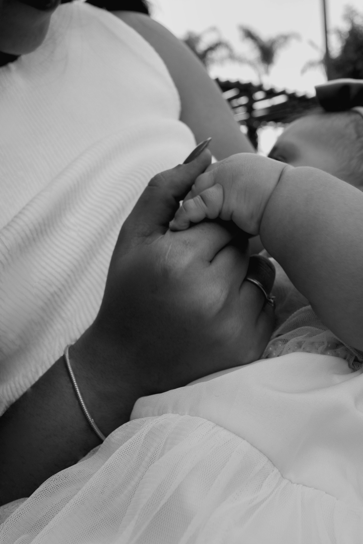 carinho de mãe e filha 