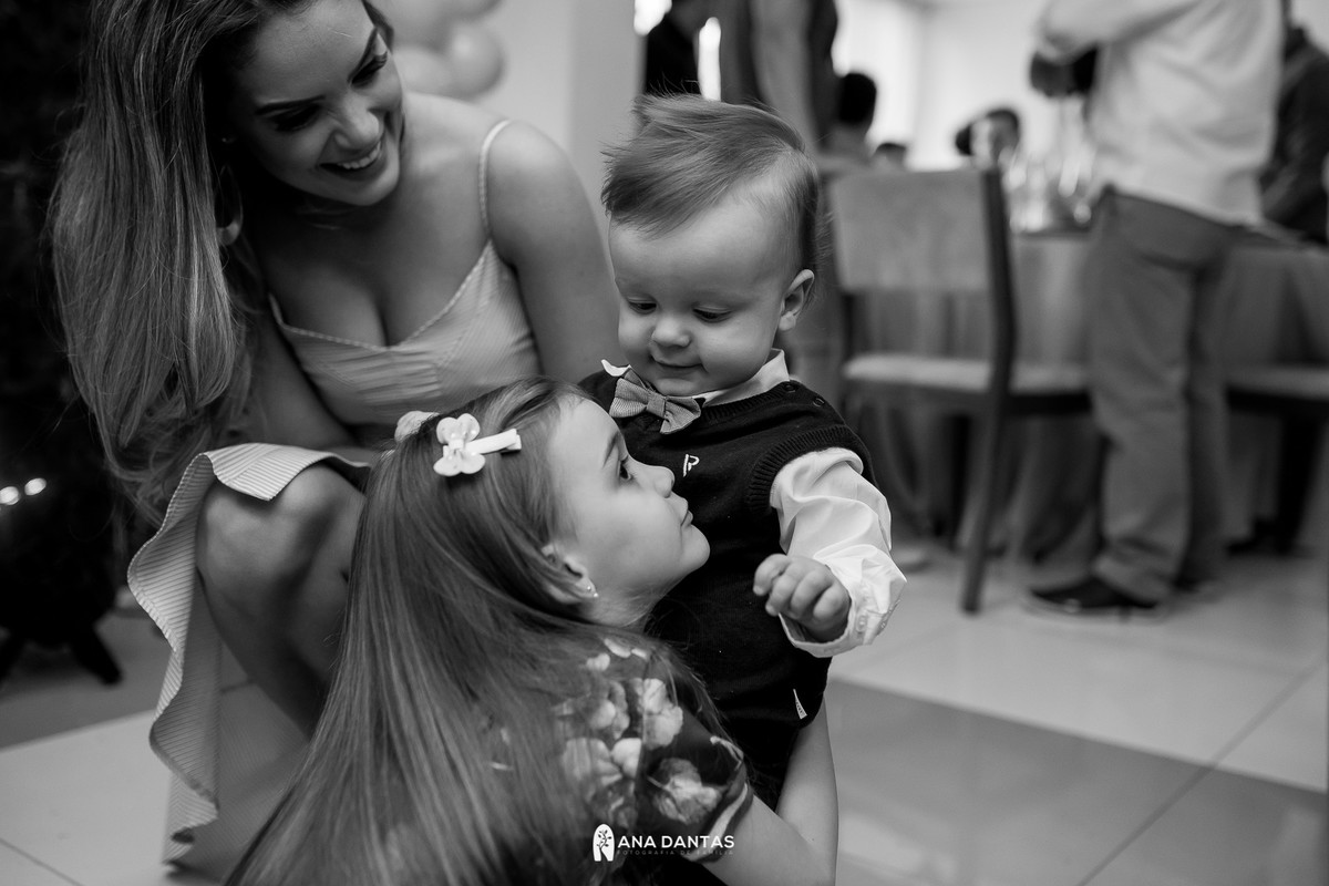 Brincando com as crianças 