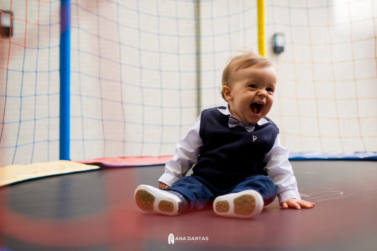 Sorrindo na cama elastica 