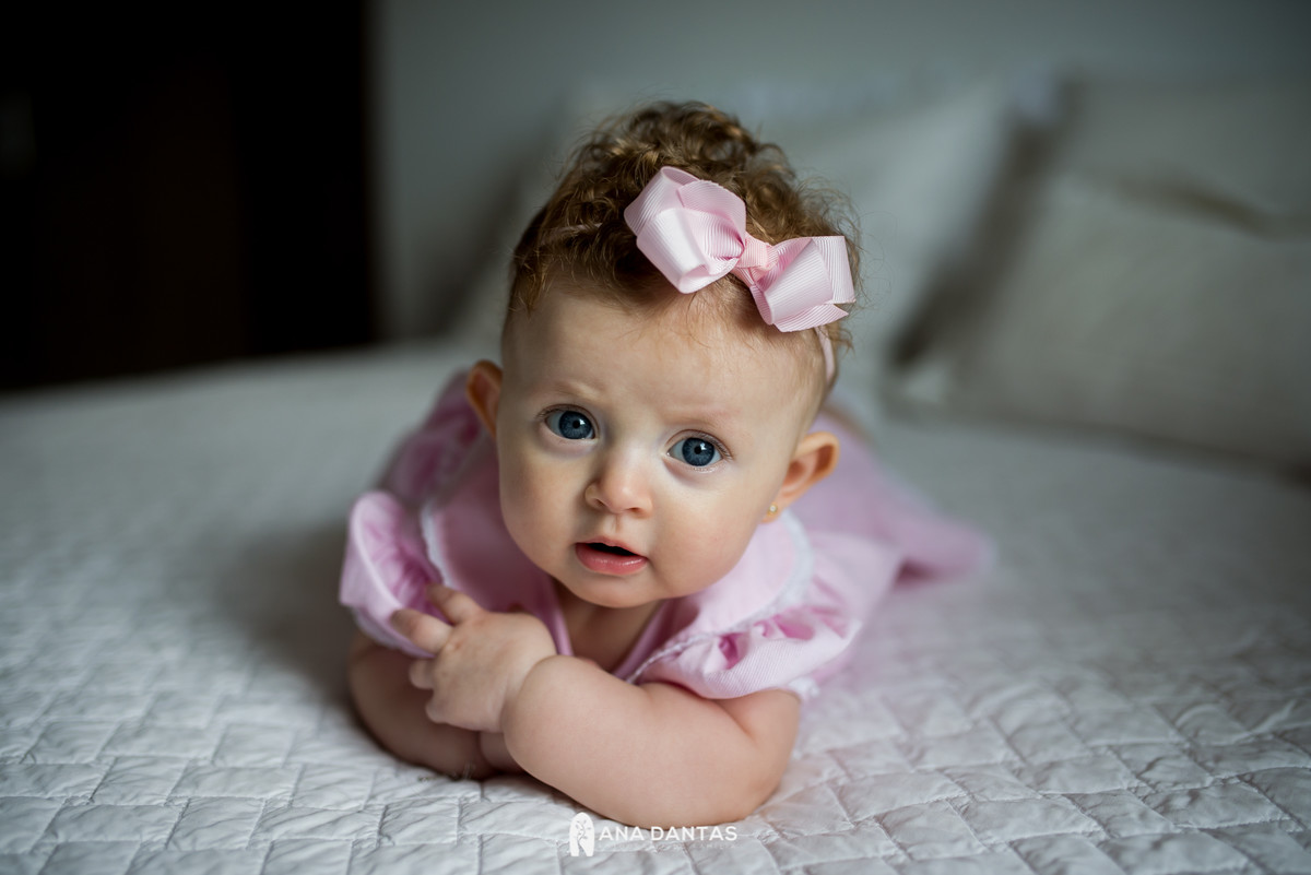 Olhar com olhos azuis de bebe 