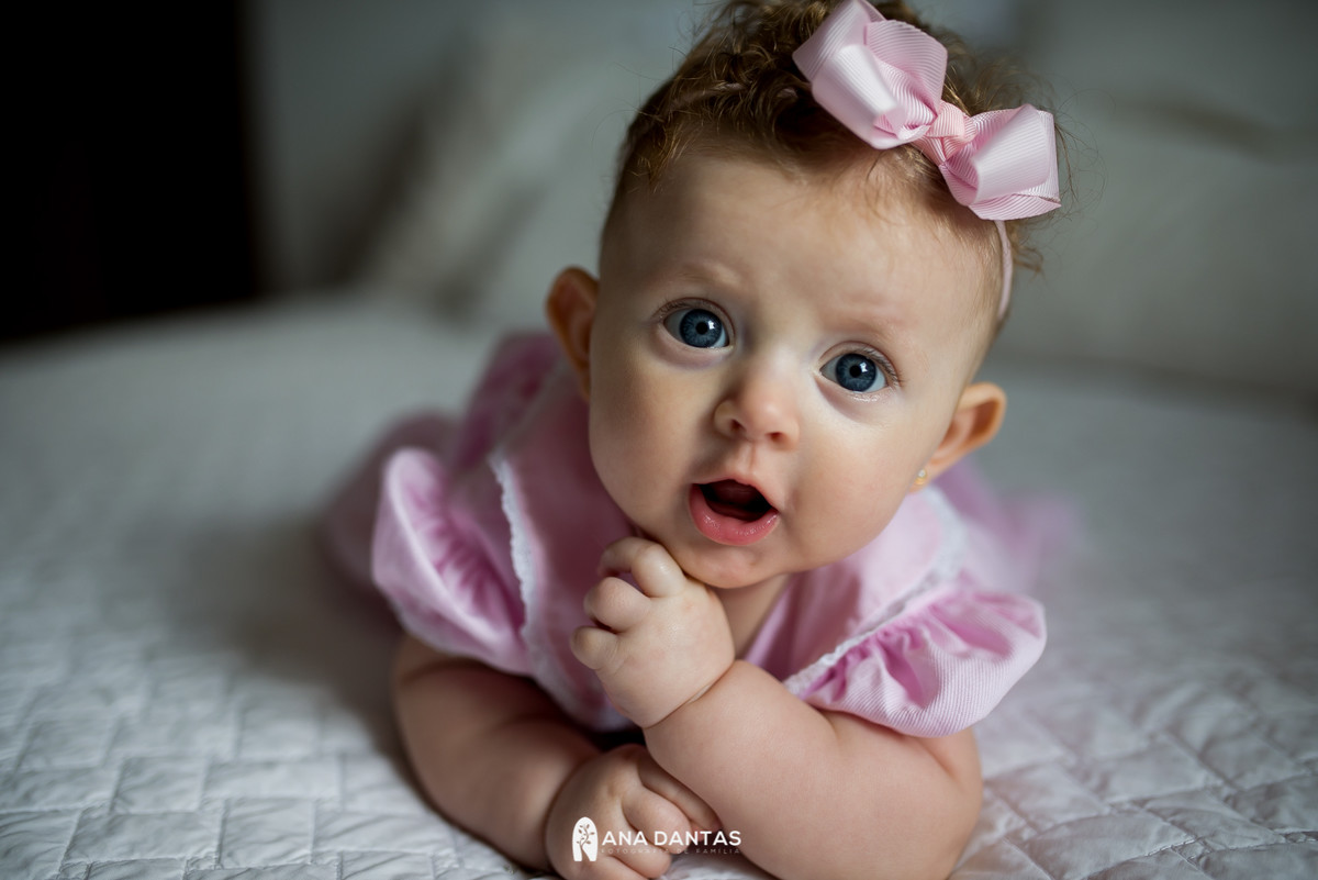 Olhar apaixonante de pequena 