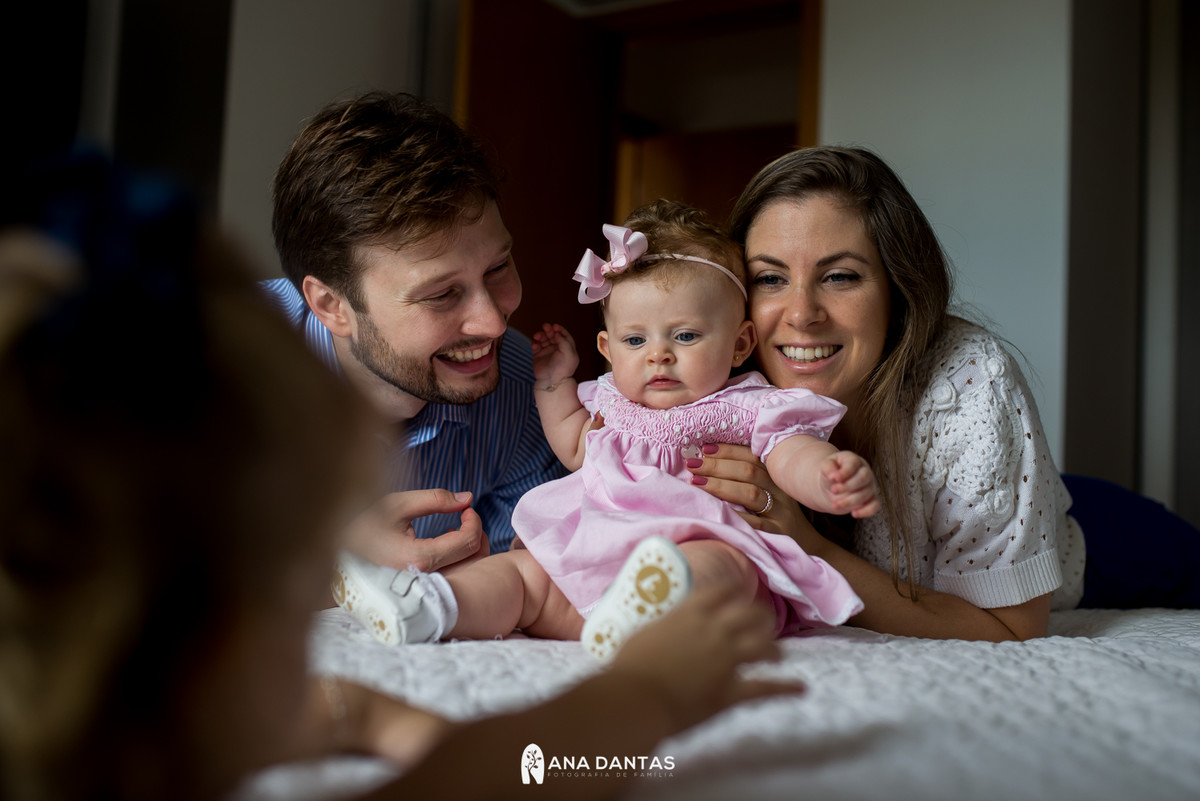 Papai sorrindo para sua filha 