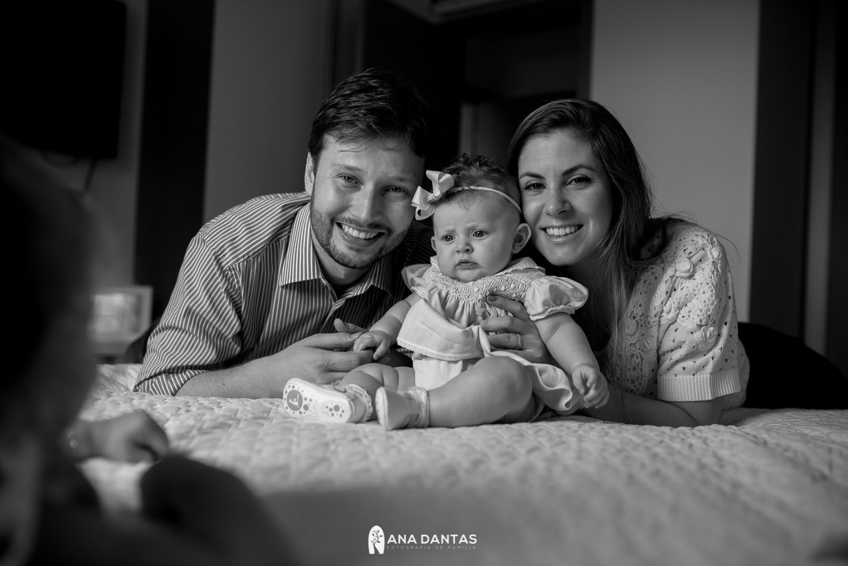 Momento de amor entre casal com sua filha 