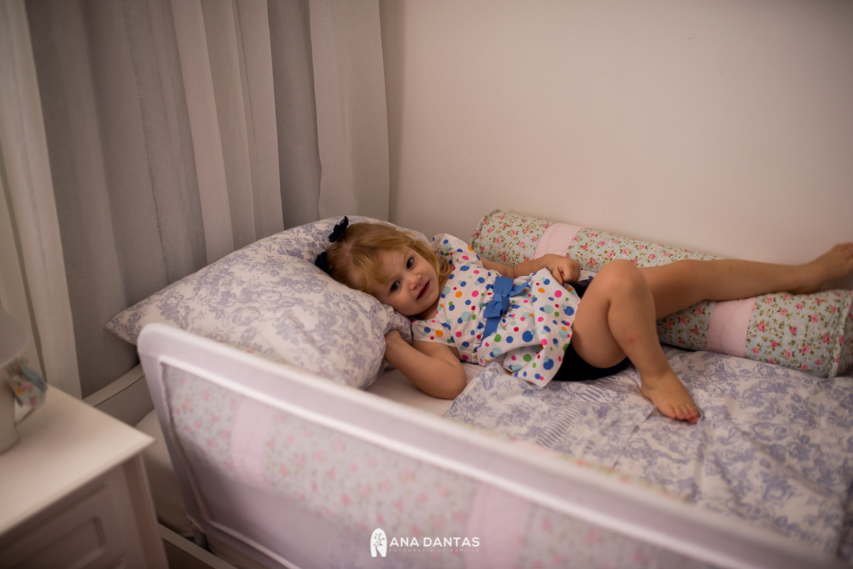 Bebe deitada em sua caminha 