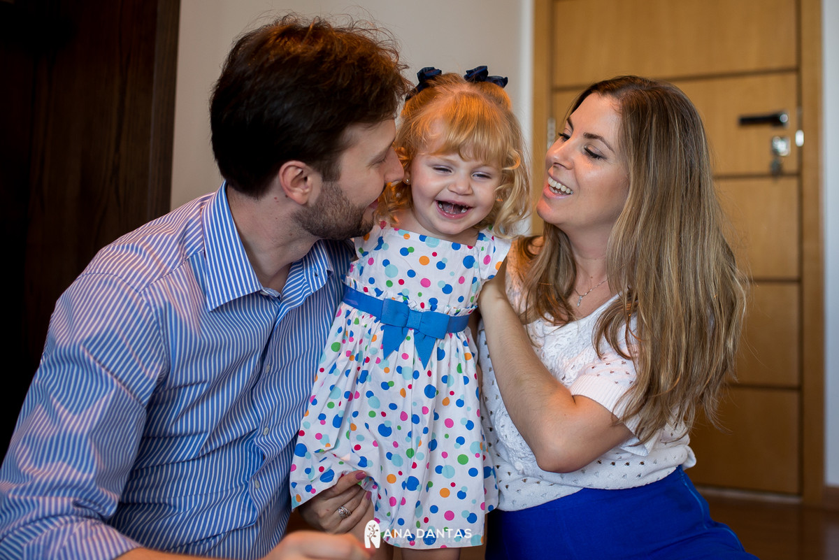 Sorrindo com os pais 