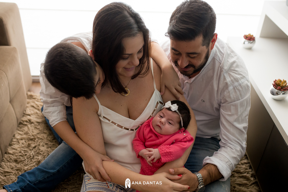 Família com o bebê recém-nascido