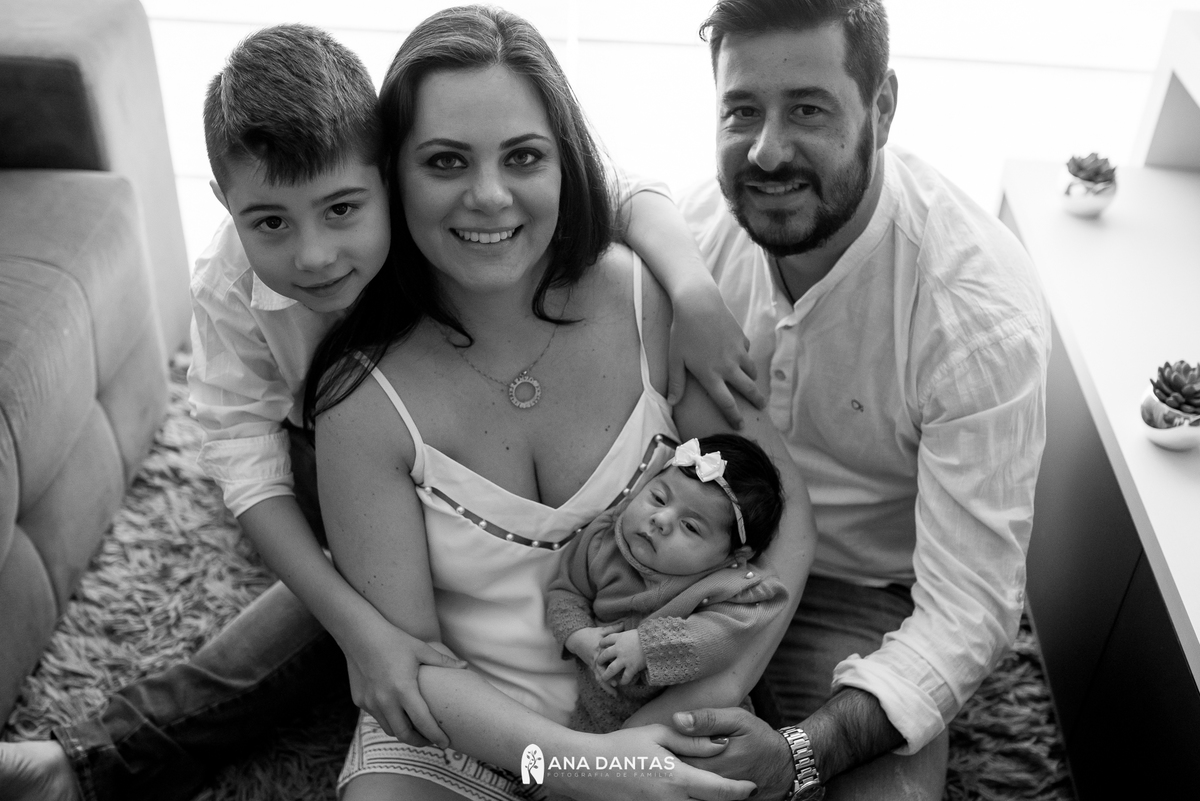 Família reunida com o bebê 