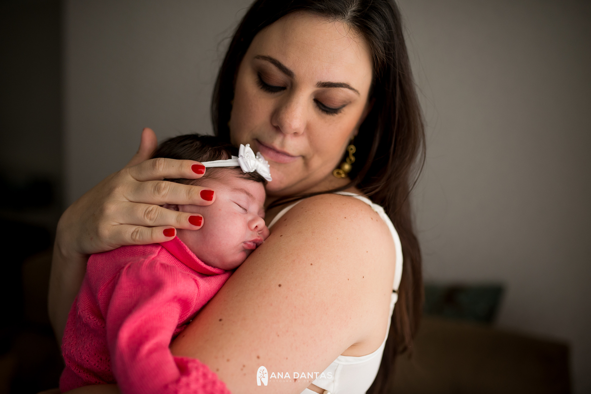 Mãe com o seu bebê recém-nascido 