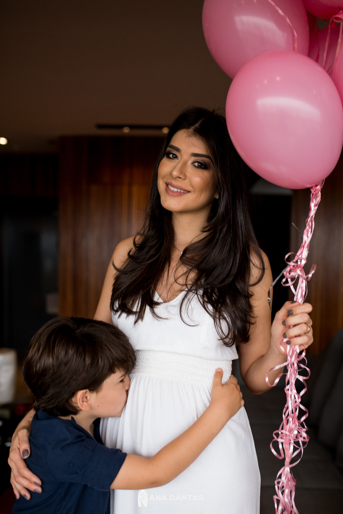 Sorriso de mãe  com baloes rosa 