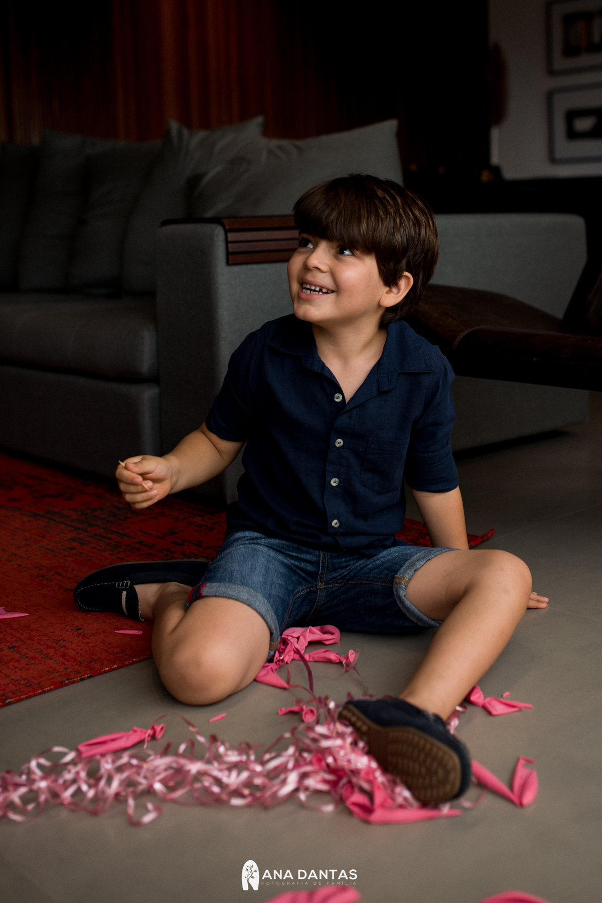 Sorriso de criança brincando 