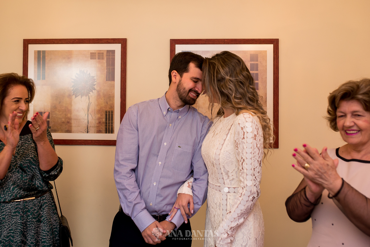 Contato entre os noivos no dia do casamento 