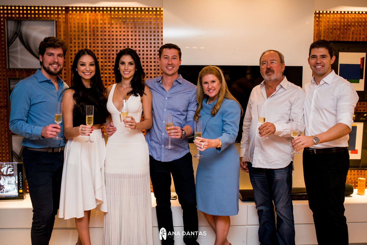 Familia sorrindo para click 