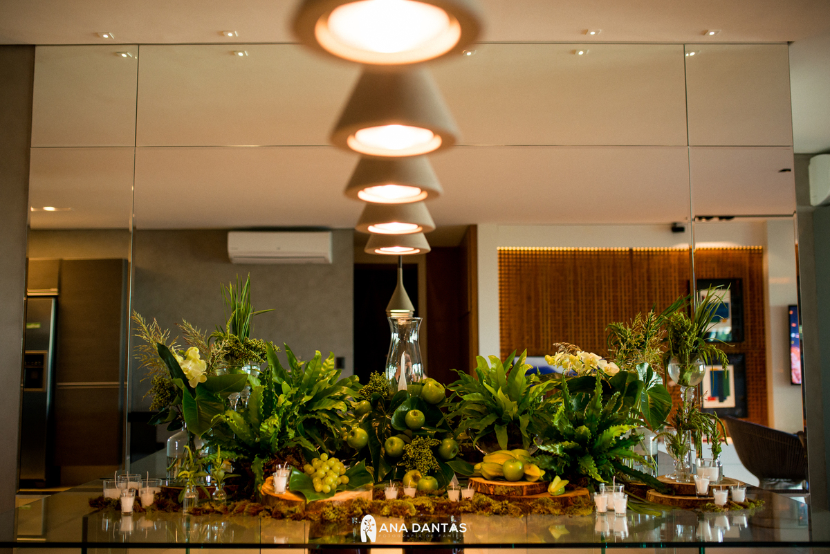 Mesa de decoração verde de casamento civil 