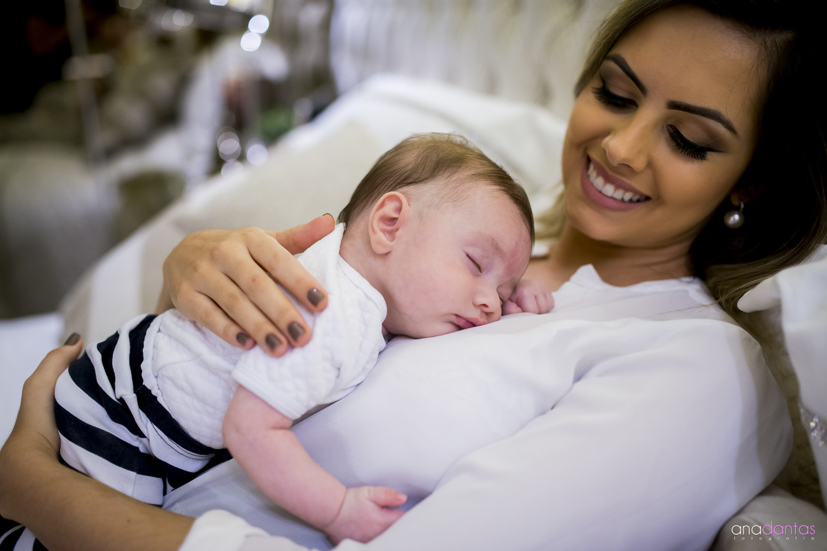 Dormiu no colo da mamae 