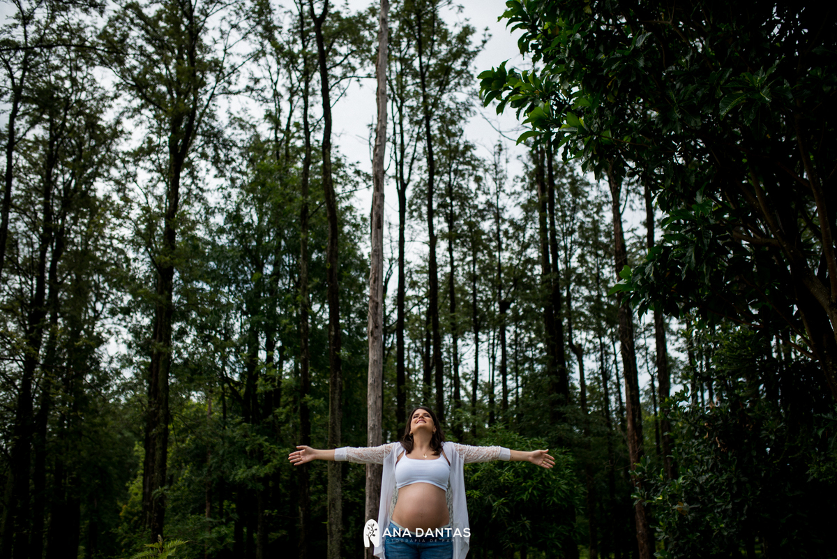 Mamãe no verde com a barrigona