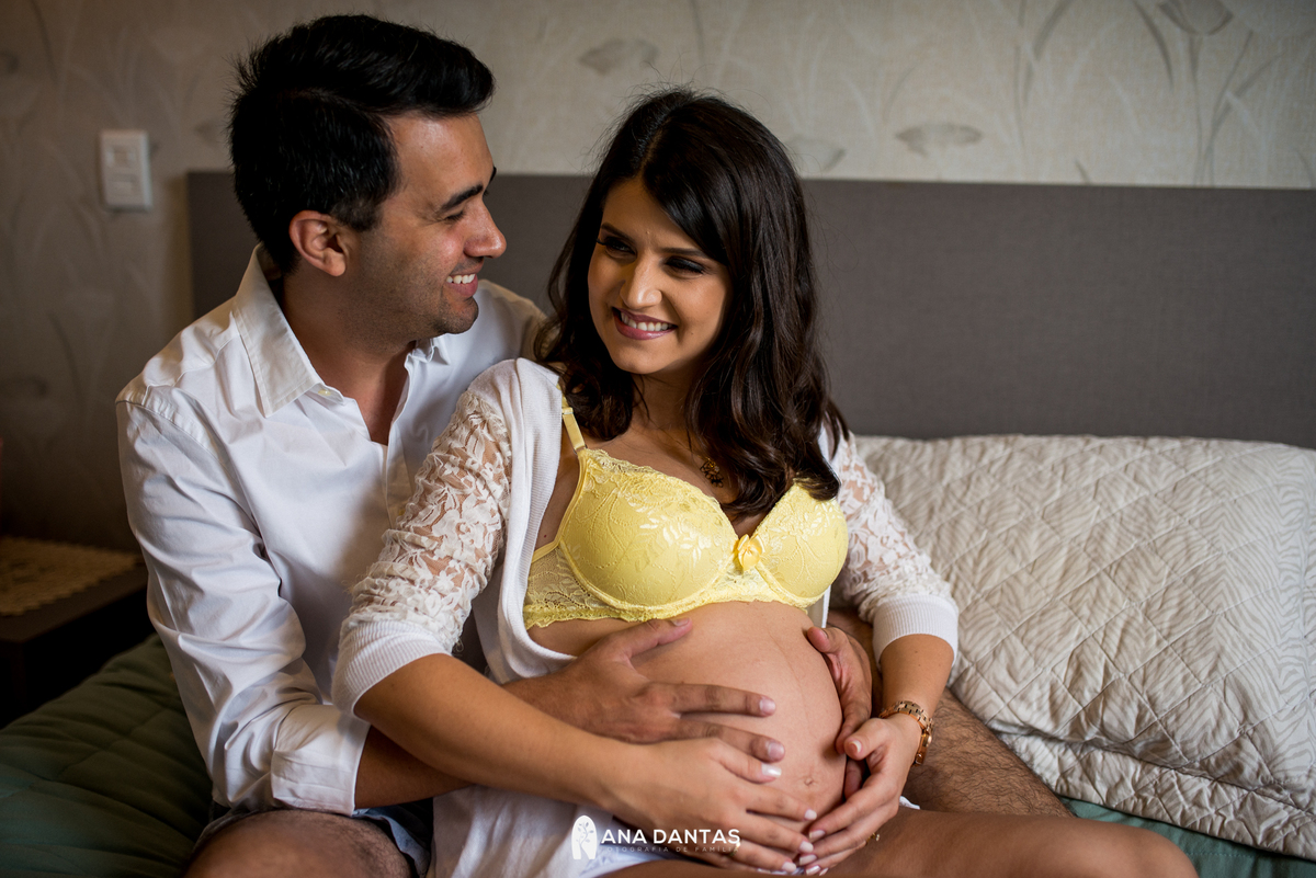 papai e mamae demonstrando amor pelo baby