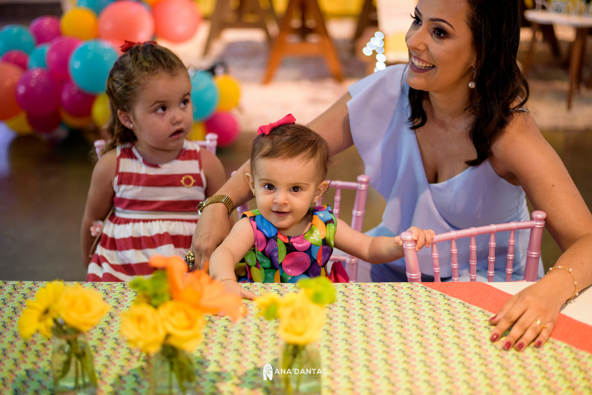 Brincando com a amiguinha e a mamae 