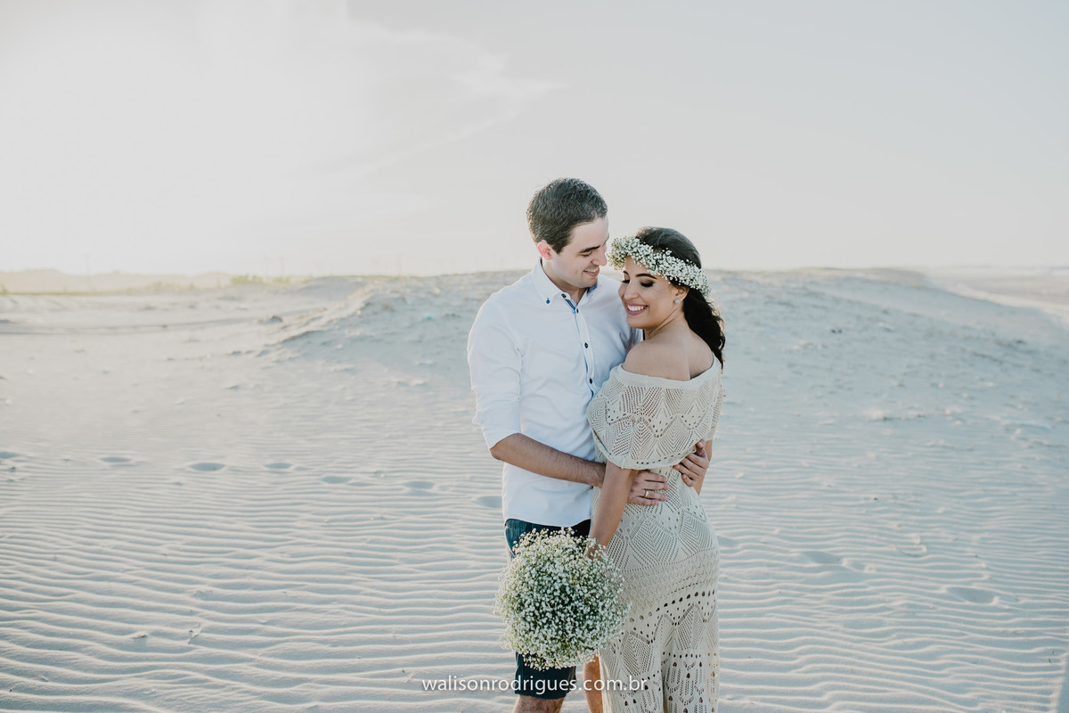 noiva-noivo-fotos na praia-buque da noiva-prewedding
