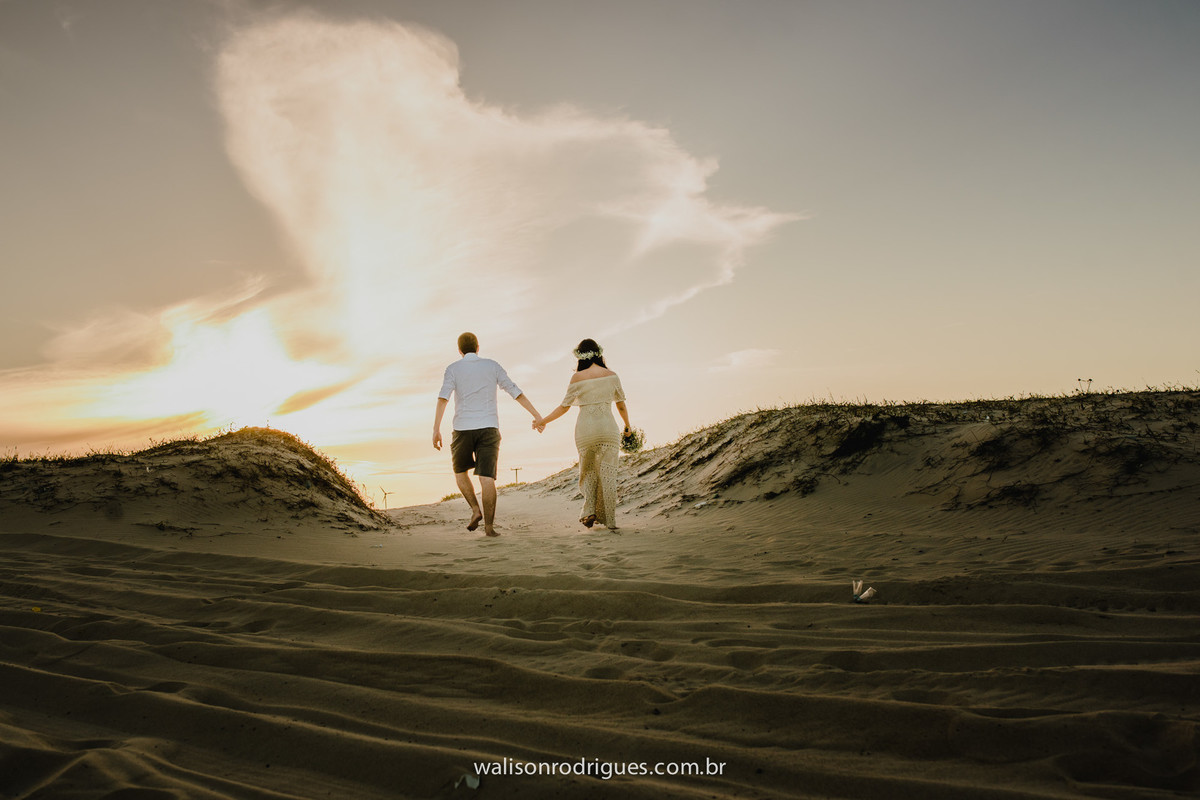 noiva-noivo-fotos na praia-buque da noiva-prewedding