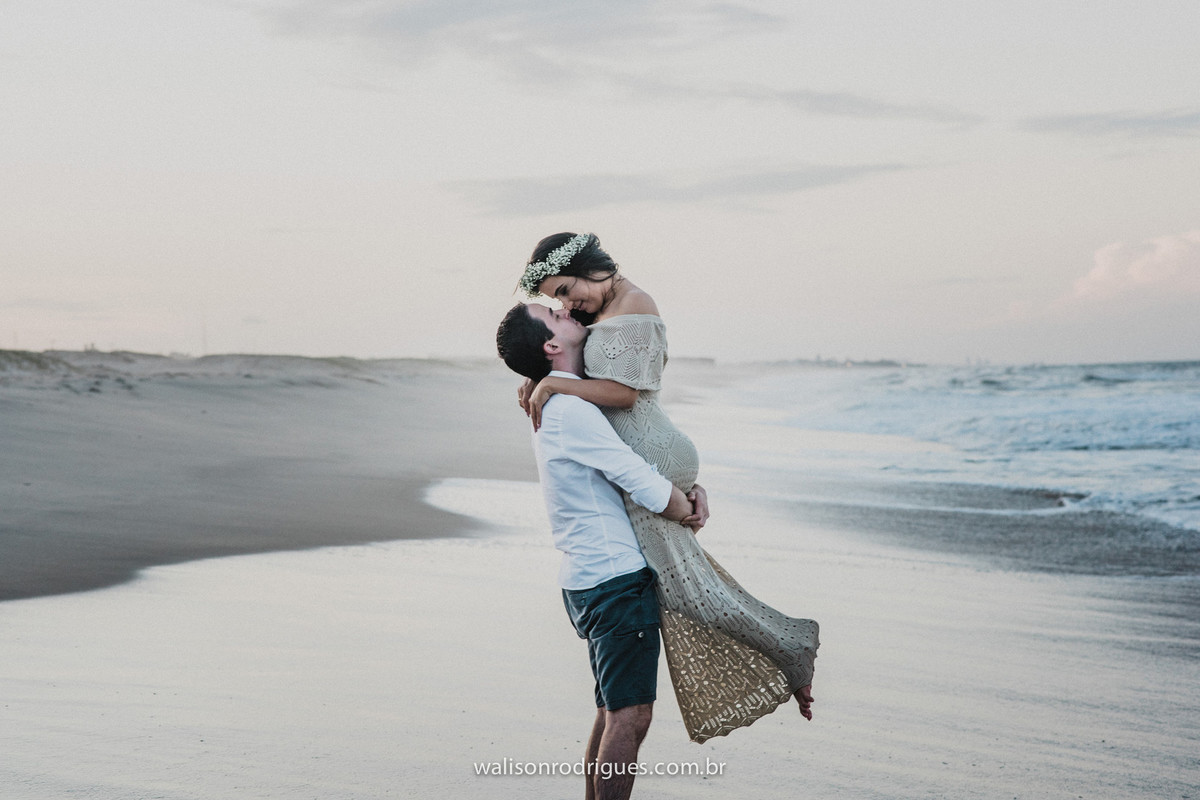noiva-noivo-fotos na praia-buque da noiva-prewedding